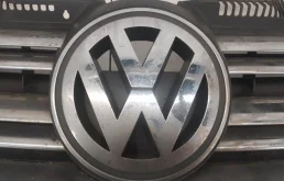 Решетка радиатора для Volkswagen Jetta 2008 года на фотографиях