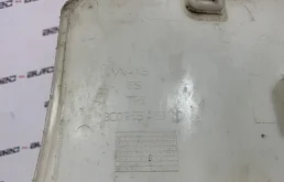 Бачок стеклоомывателя передний для Volkswagen Passat 2006 года на фотографиях