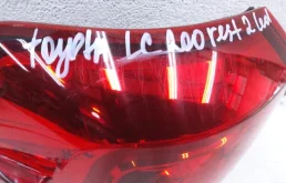 Фонарь внешний левый для Toyota Land Cruiser 2020 года на фотографиях