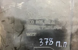 Подкрылок передний правый для Volkswagen Passat 2007 года на фотографиях