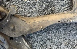 Подрамник двигателя для Nissan Murano 2014 года на фотографиях