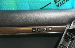 Обшивка двери передняя левая для Toyota Land Cruiser на фотографиях