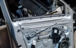 Дверь передняя левая для Volvo S40 2012 года на фотографиях