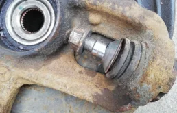 Кулак поворотный правый для Mercedes-Benz M class 2011 года на фотографиях