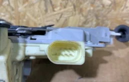 Центральный замок для Volkswagen Passat 2005 года на фотографиях