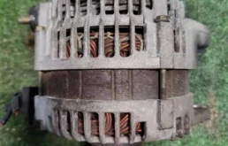 Генератор для Nissan X-Trail 2003 года на фотографиях