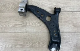 Рычаг передний правый нижний для Volkswagen Tiguan на фотографиях