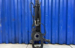 Кулак поворотный правый для Volkswagen Touareg 2008 года на фотографиях