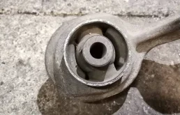 Рычаг передний левый верхний для Mercedes-Benz S class 2013 года на фотографиях