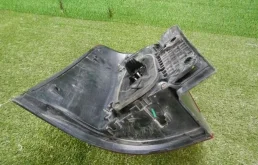 Фонарь правый для Toyota Land Cruiser 2008 года на фотографиях