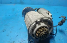 Стартер для Nissan X-Trail 2008 года на фотографиях