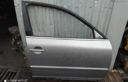 Дверь передняя правая для Volkswagen Passat 2003 года на фотографиях