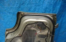 Дверь задняя правая для Suzuki Grand Vitara 2004 года на фотографиях