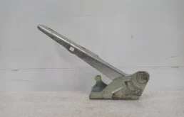 Петля капота левая для Hyundai Accent 2002 года на фотографиях