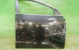Дверь передняя правая для Hyundai ix35 2010 года на фотографиях