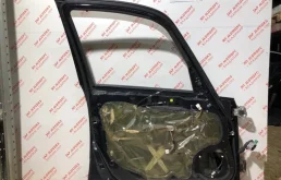 Дверь передняя левая для Suzuki SX4 2009 года на фотографиях