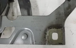 Петля капота левая для Audi Q5 2010 года на фотографиях