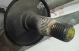 Трапеция стеклоочистителей для Nissan X-Trail 2014 года на фотографиях