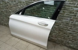Дверь передняя левая для Mercedes-Benz C class 2013 года на фотографиях
