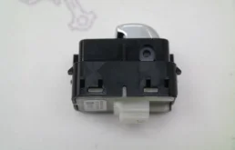 Кнопка стеклоподъемника передняя правая для Mercedes-Benz C class на фотографиях