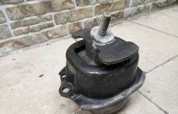 Опора двигателя передняя левая верхняя для BMW X5 на фотографиях