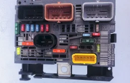 Блок предохранителей BSM R05 9666700480 для Citroen C4 Хэтчбек 2010-2016