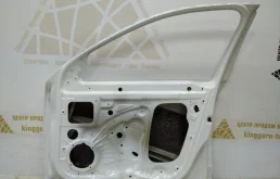 Дверь передняя правая для Skoda Octavia 2018 года на фотографиях