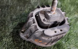 Подушка двигателя задняя левая нижняя для BMW 1er на фотографиях