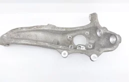 Кулак поворотный левый для BMW 5er 2018 года на фотографиях