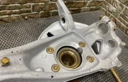 Кулак поворотный левый для Porsche Macan на фотографиях