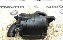 Корпус воздушного фильтра для Volkswagen Passat 2008 года на фотографиях