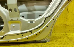 Дверь передняя левая для Mercedes-Benz C class 2001 года на фотографиях