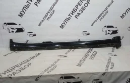 Накладка порога левая для Toyota Land Cruiser 2008 года на фотографиях