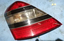 Фонарь левый для Mercedes-Benz S class 2005 года на фотографиях