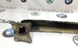 Усилитель заднего бампера для Skoda Octavia 2009 года на фотографиях