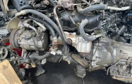 Двигатель для Nissan Pathfinder 2000 года на фотографиях