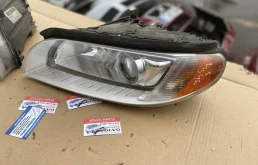Фара правая для Volvo S80 2014 года на фотографиях