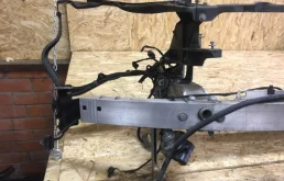 Усилитель переднего бампера для Mercedes-Benz GLK class 2008 года на фотографиях