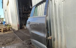Накладка на дверь задняя правая для Volkswagen Tiguan 2009 года на фотографиях