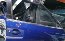 Двери для Volkswagen Passat 2002 года на фотографиях