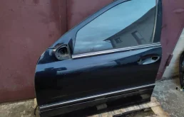 Двери для Mercedes-Benz C class 2006 года на фотографиях