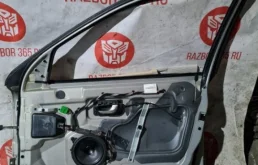 Дверь передняя правая для Volvo S80 2005 года на фотографиях
