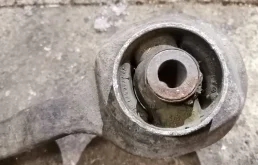 Рычаг передний левый верхний для Mercedes-Benz S class 2013 года на фотографиях