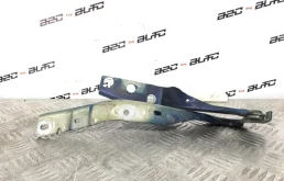 Петля капота левая для Peugeot 308 2010 года на фотографиях