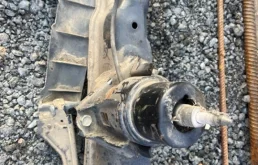 Подрамник двигателя для Nissan Murano 2014 года на фотографиях