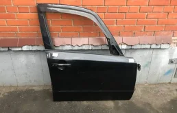 Дверь передняя правая для Suzuki SX4 2008 года на фотографиях