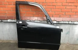 Дверь передняя правая для Suzuki SX4 2008 года на фотографиях
