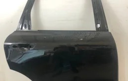 Дверь задняя правая для Volkswagen Touareg 2015 года на фотографиях