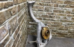 Кулак поворотный левый для Porsche Macan на фотографиях