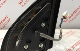 Стекла и зеркала для Nissan X-Trail 2002 года на фотографиях